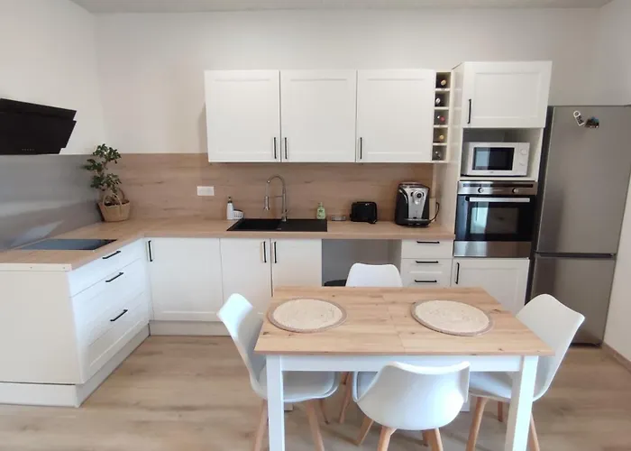 아파트 Lumineux Avec Terrasse Au Coeur Du Perigord 모네스티에